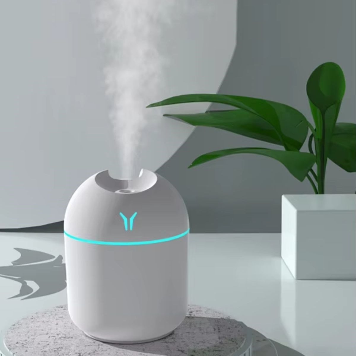 Işıklı Kuru Havayı Azaltan ve Aromaterapi Deneyimi Sunan Hava ve Oda Nemlendirici 220 ML 8x8x10cm