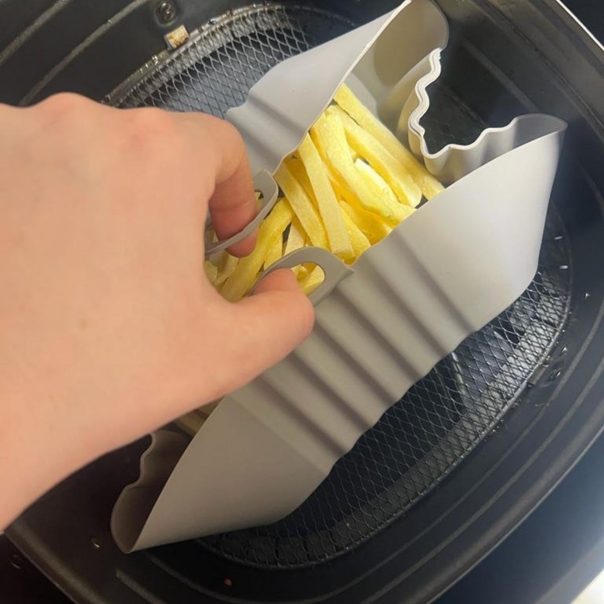 Renkli Isıya Dayanıklı Yıkanılabilir Silikon Fırın Ve Airfryer Kare Model Pişirme Matı 20 Cm