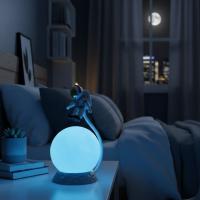 3D Ay Üzerinde Astronot LED Gece Lambası – Dokunmatik 10 Renk Değiştiren Dekoratif Çocuk Odası Masaüstü Ay Lambası