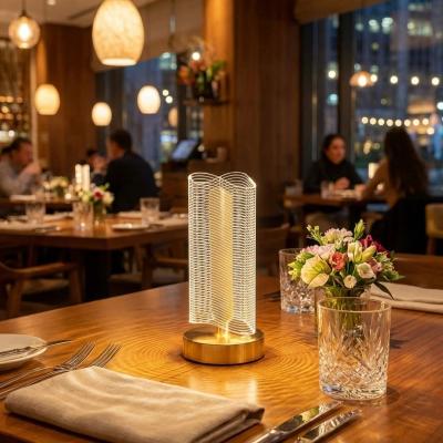 Dalgalı Silindirik Kristal Çizgili Model LED Masa Lambası ? Gold Tabanlı, Dokunmatik, 3 Renk Işık Modlu, Şarjlı Modern Dekoratif Gece Lambası