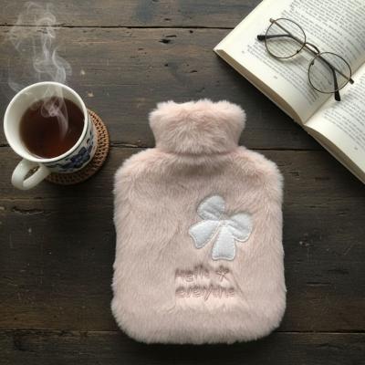Hello Everyone Yazılı Kurdeleli Pembe Peluş Sıcak Su Torbası 1 Lt ? Yumuşak Kılıf, Uzun Süre Sıcak Tutan Termal Su Torbası