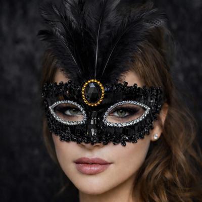 Siyah Renk Payetli Pullu Tüylü Parti Maskesi 17x20 cm
