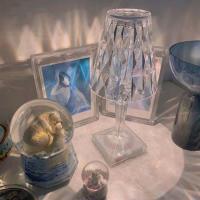 Abajur Model USB Şarjlı Kumandalı 16 Farklı Işık Modlu Masa Üstü Kristal Akrilik Lamba Led