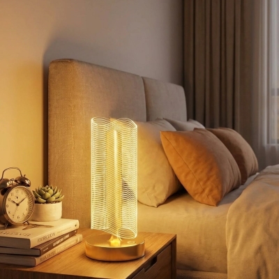 Dalgalı Silindirik Kristal Çizgili Model LED Masa Lambası ? Gold Tabanlı, Dokunmatik, 3 Renk Işık Modlu, Şarjlı Modern Dekoratif Gece Lambası