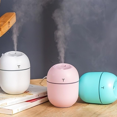 Işıklı Kuru Havayı Azaltan ve Aromaterapi Deneyimi Sunan Hava ve Oda Nemlendirici 220 ML 8x8x10cm