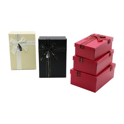 3PCS D.DÖRTGEN MAT MİX RENKLİ - KABARTMA DESEN KARTON HEDİYE KUTUSU KURDELALI 22.5X15.5-20.5X13.5-18.5X11.5CM